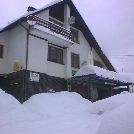 ホテル Penzion Pod Paprskem Staré Město エクステリア 写真
